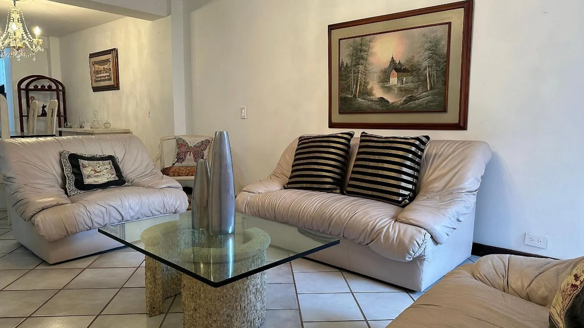 Espacioso Apartamento En El Corazon De Medellin Colombia